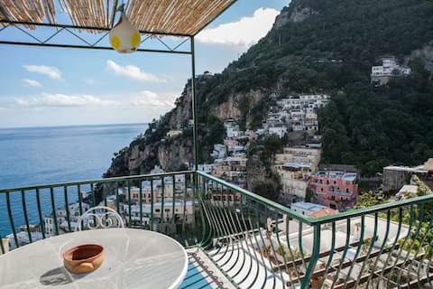 Successful Airbnb property: La Conchiglia – A Balcony Suspended Over the Blue in Positano