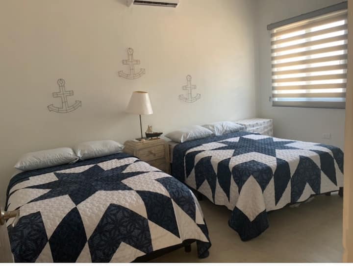 Საძინებელი ორადგილიანი საწოლით 