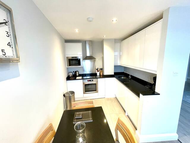 Two Bedroom Apartment 747 (708 SQ FT) gallery image 2