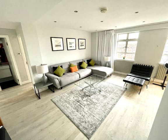 Two Bedroom Apartment 747 (708 SQ FT)