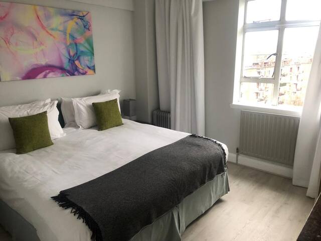 Two Bedroom Apartment 747 (708 SQ FT) gallery image 4