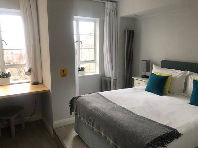 Two Bedroom Apartment 747 (708 SQ FT) gallery image 5