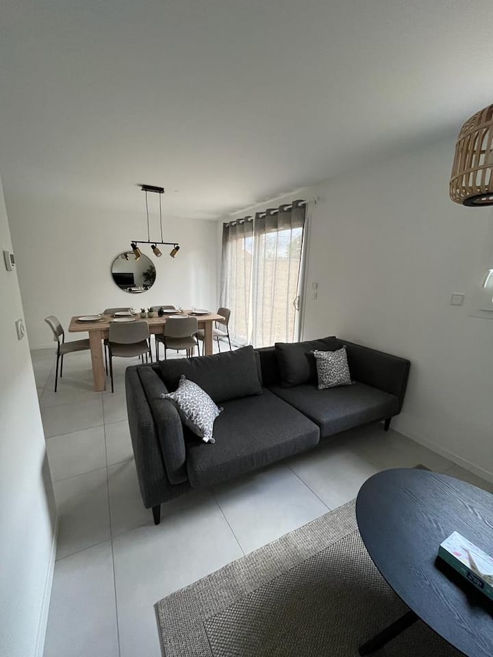 Maison Moderne Saint-genis-laval (Maison N° 2) - ibis budget Lyon Sud St Genis Laval