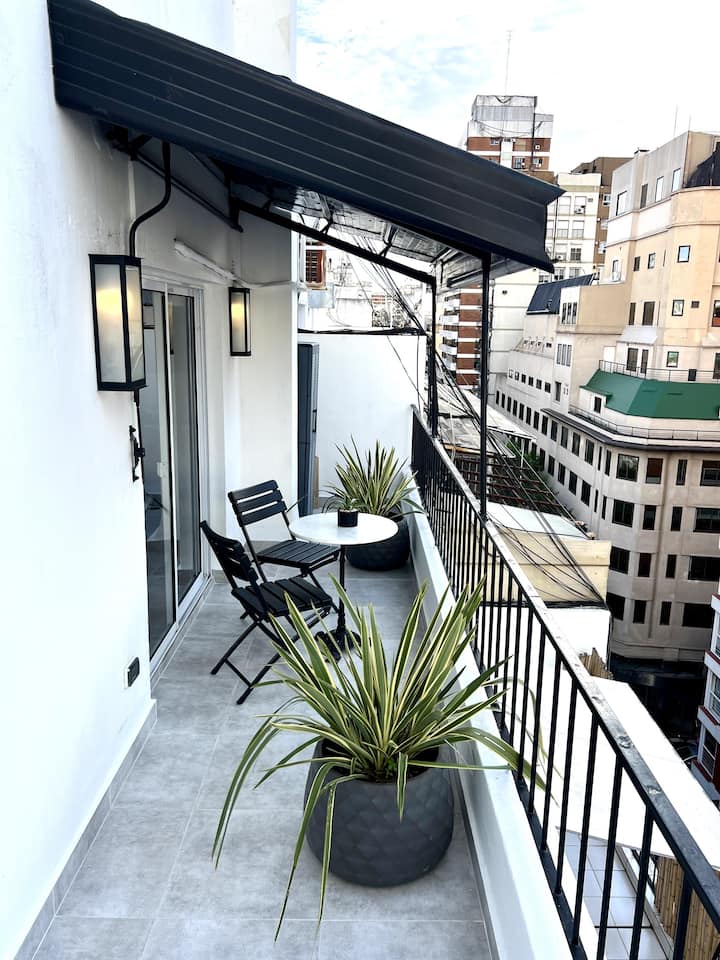 Unique with large balcony to enjoy in Recoleta
