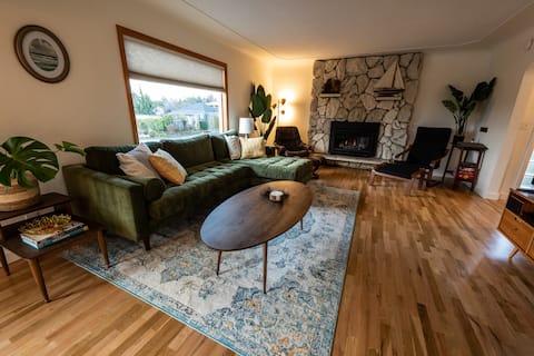 Mid Century Manette Overlook