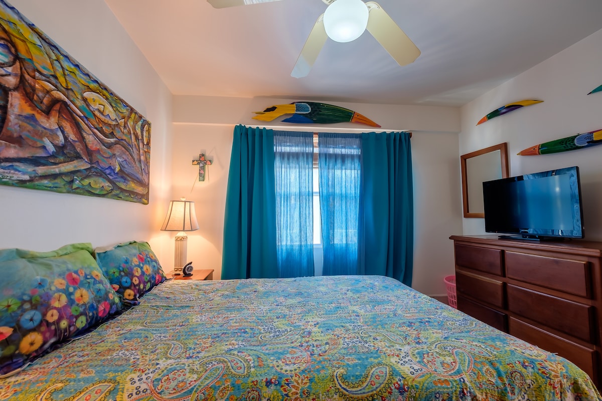 ห้องนอนควีนไซส์อยู่ชั้นหลัก (ชั้น 2) 