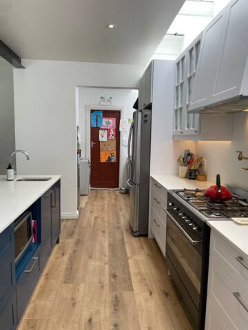 Sunny Family Home, indoor/outdoor flow & Solar gallery image 5