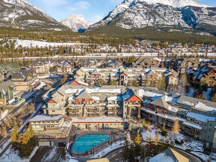 4BedRm&4BathRm9BedMTN VIEW&Pool&3HotTubsSLEEP16 Apartments for