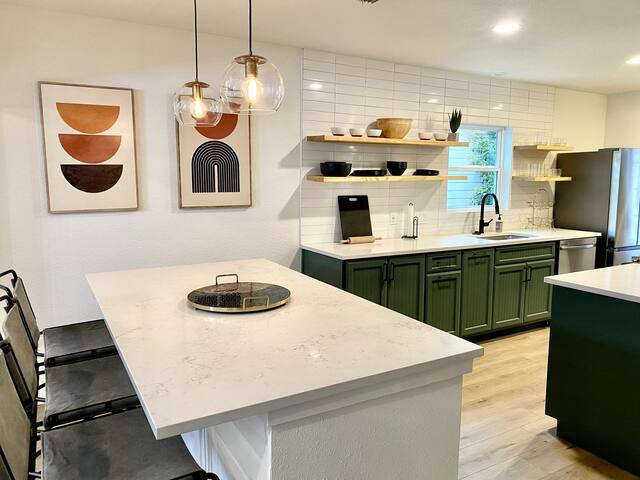 Modern 4br +Office South Austin