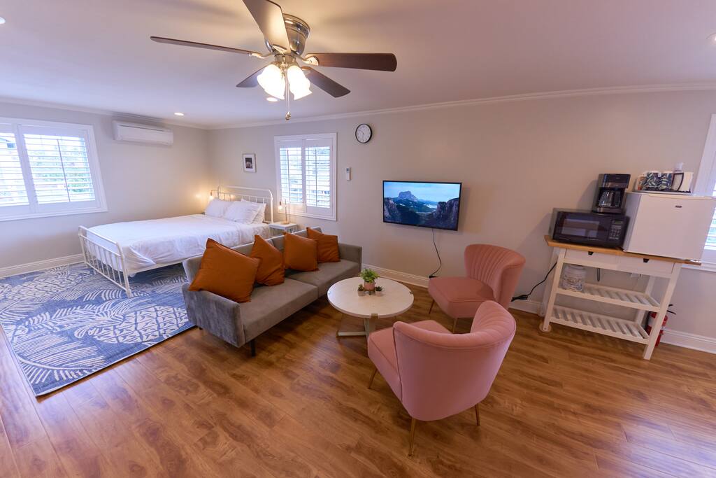 Airbnb Cozy Suite near HB Beaches, Restaurant, Parks