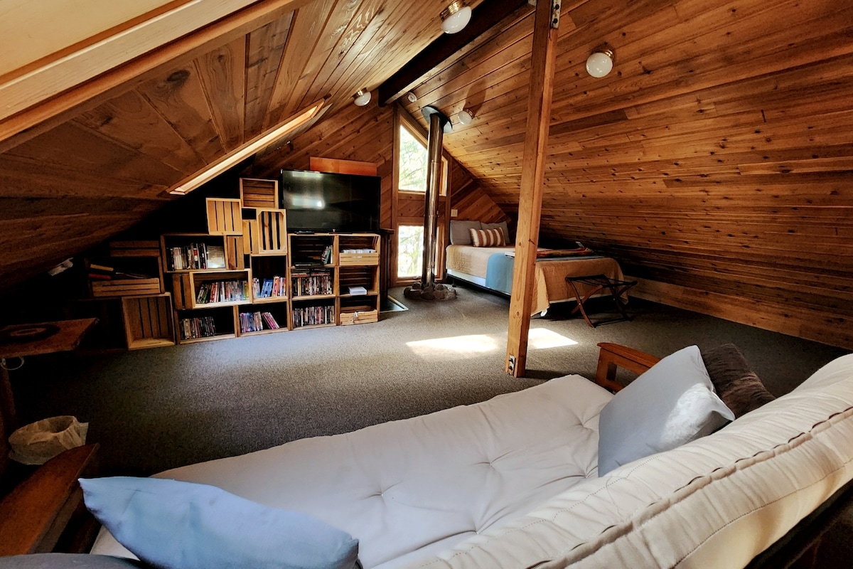 Loft, futon, krevet pune veličine, TV