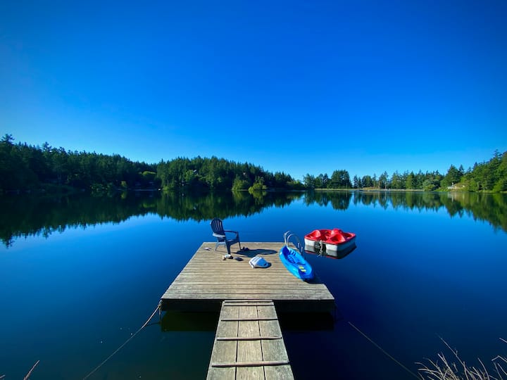 Lakefront Oceanside Paradise - North Pender Island