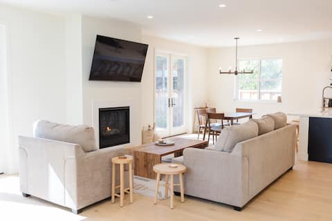 4BR/2.5BA Home 3 Blocks to Beach