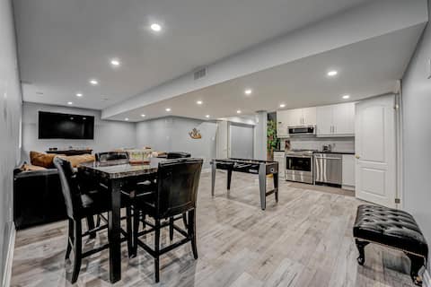 Modern 2 Bedroom Apartment, free parking, Wi-Fi