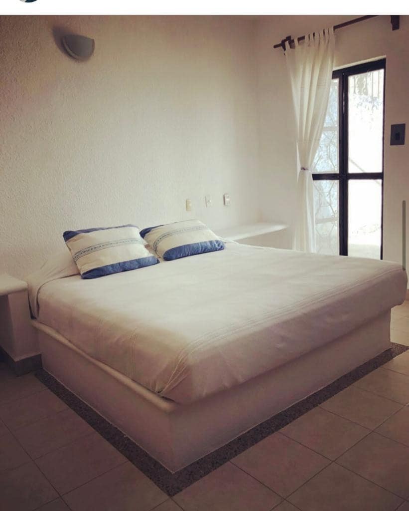 I.卧室1张
加大双人床