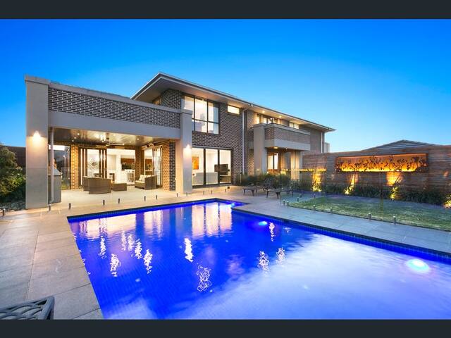 Tranquil Mt Martha vocation home pool and theatre