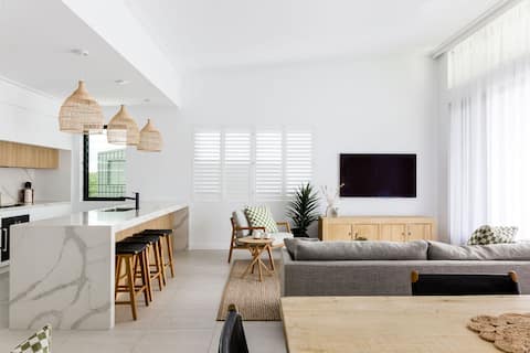 New! Lux Penthouse near Noosa Springs Golf & Spa!