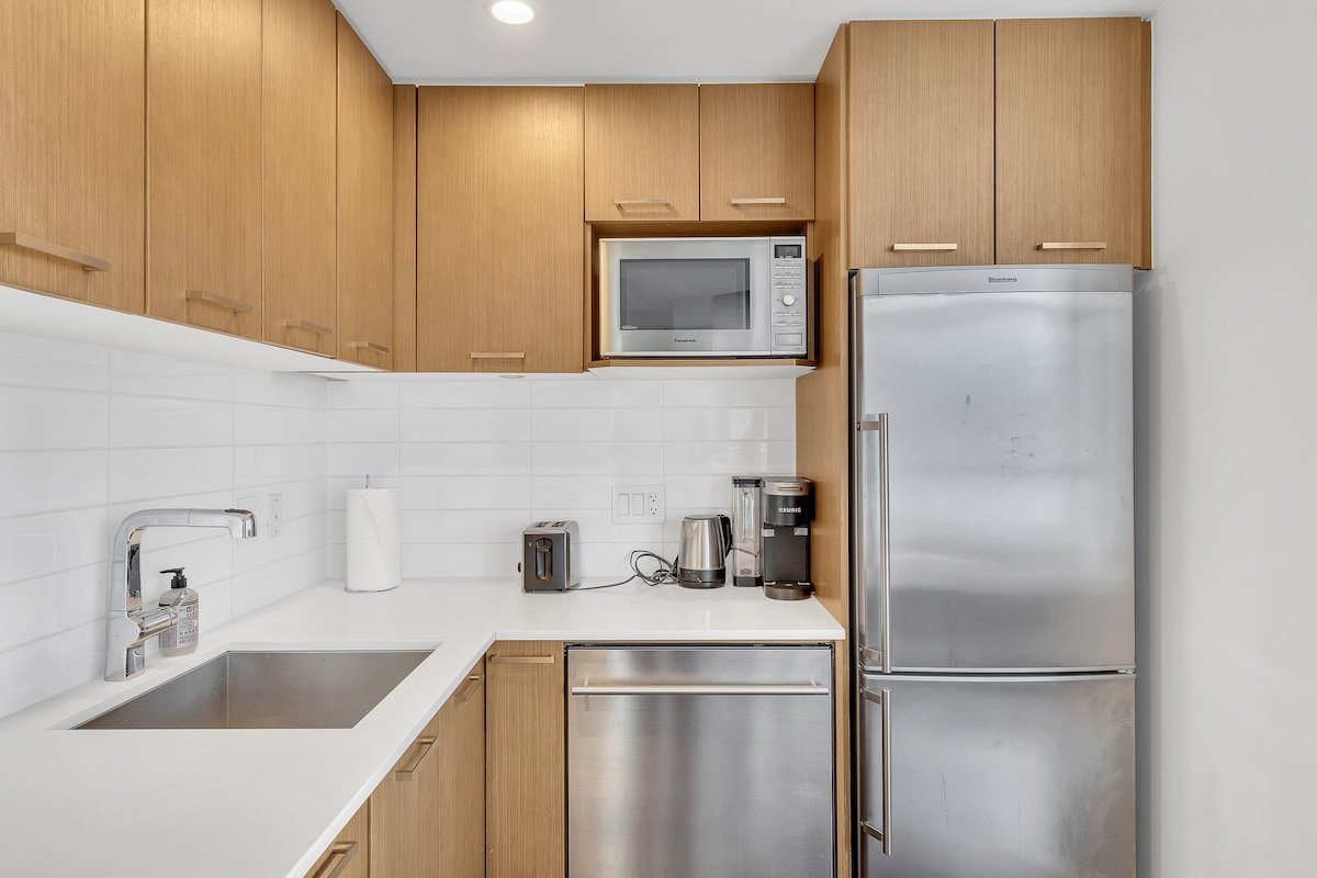 Trendy & Central Yaletown Condo - Fantastic Views