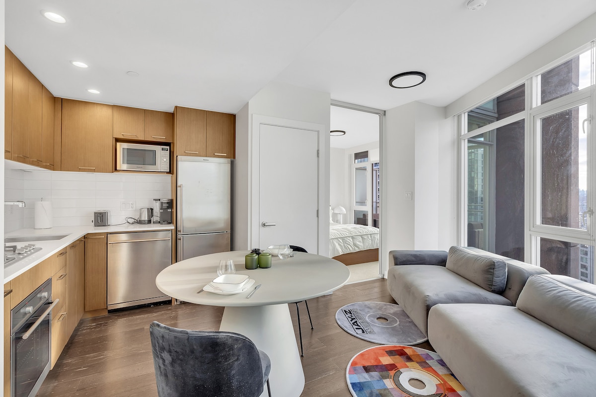 Trendy & Central Yaletown Condo - Fantastic Views