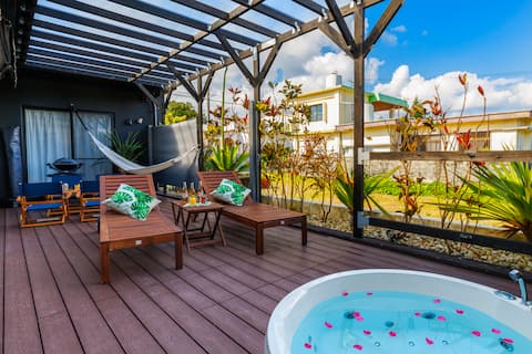 With sauna, BBQ and jacuzzi on the terrace, max 16 people, stylish villa