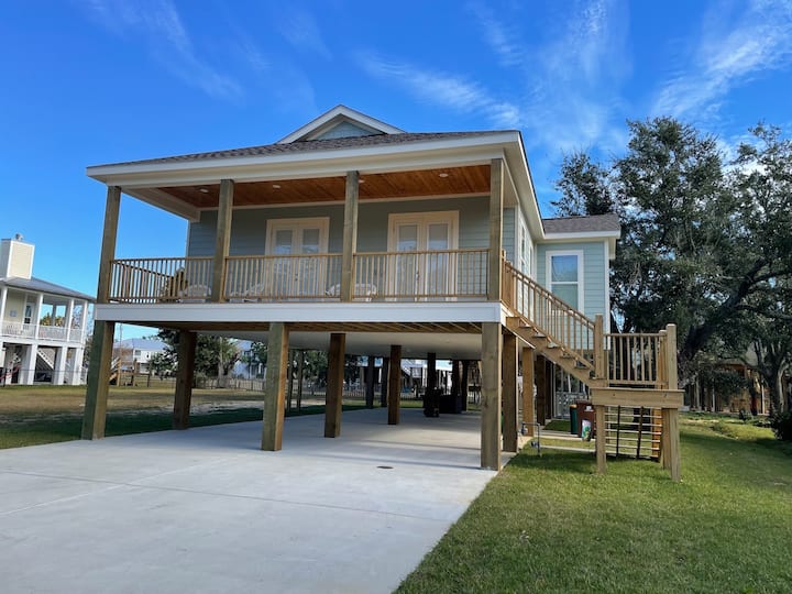 Beautiful New Home short walk to beach sleeps 8 Houses for Rent in