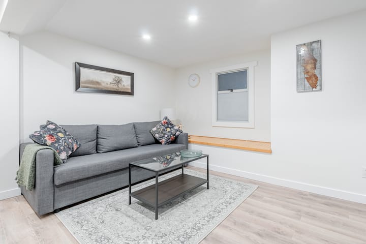Lower Lonsdale Garden Suite In Heritage Home - North Vancouver