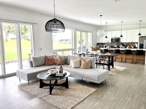 Top performing Airbnb: Bohemian Wells - The Pink Door | 3 Bedroom + Pool in Indian Wells