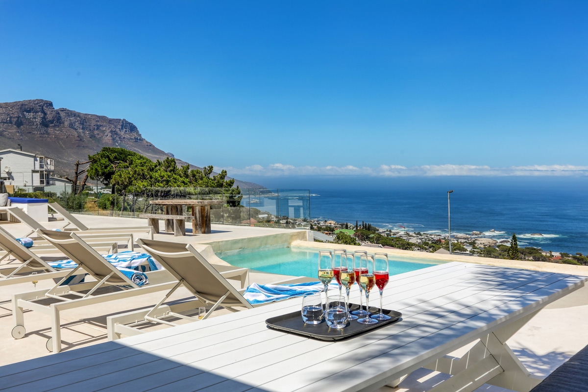 Two Views - Gorgeous 8 Bedroom Villa in Camps Bay