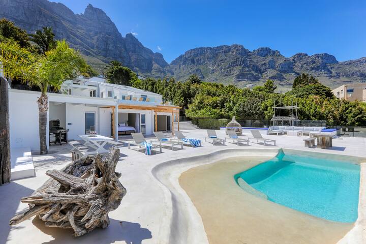 Two Views – 8 Bedroom Villa in Camps Bay & Hot Tub gallery image 2