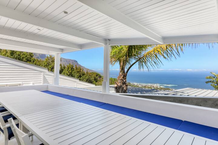 Two Views – 8 Bedroom Villa in Camps Bay & Hot Tub gallery image 5