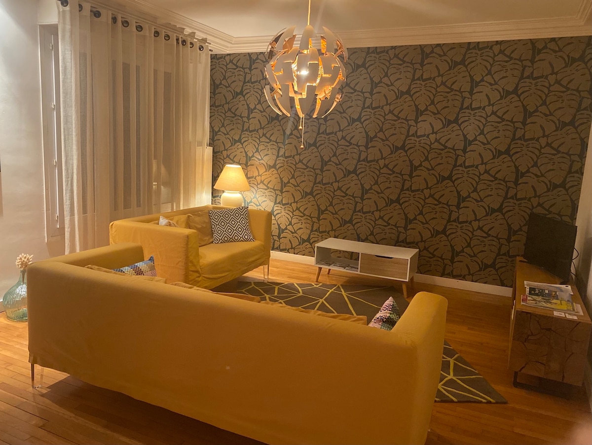 Top performing Airbnb: Beautiful downtown apartment in Lorient