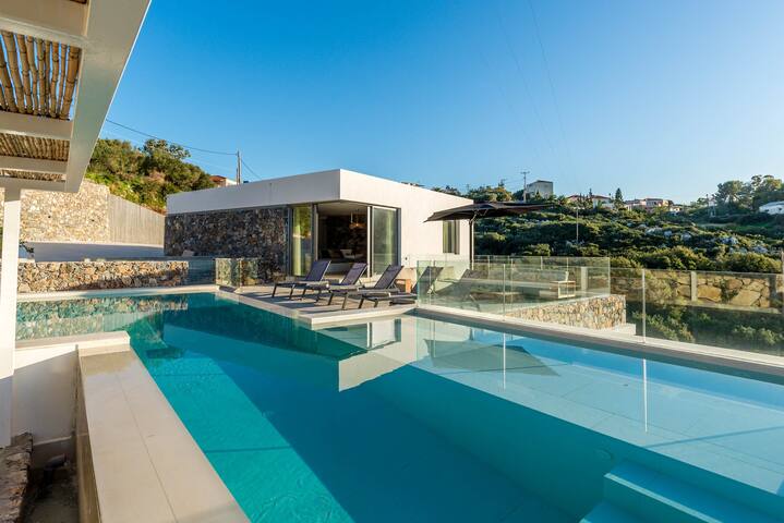 Luxury Villa Eureka gallery image 2