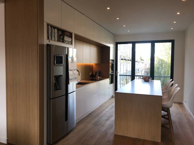 Luxurious Family Home – READ description! gallery image 5