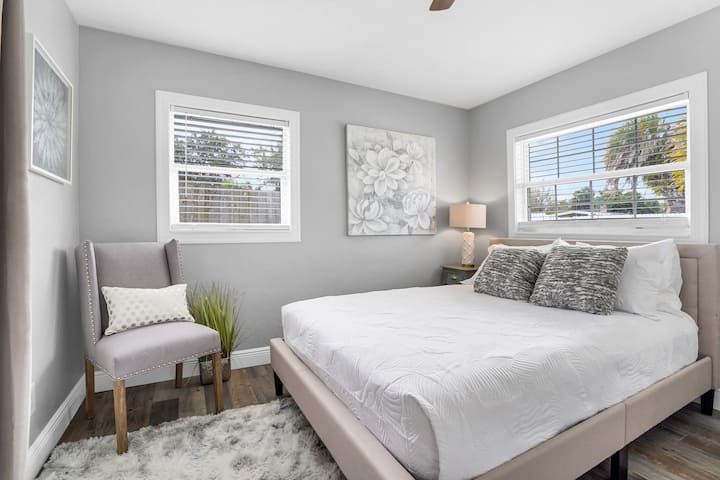 Спалня 2 предлага плюшено двойно легло