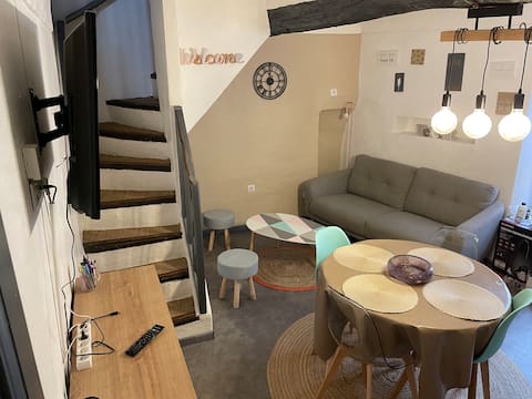 Successful Airbnb property: Authentic 3-floor apartment in Tourrettes Sur Loup