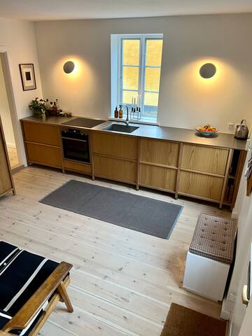 Charmerende byhus i to etager gallery image 4