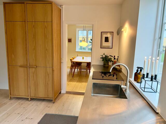 Charmerende byhus i to etager gallery image 5