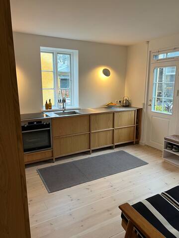 Charmerende byhus i to etager gallery image 3