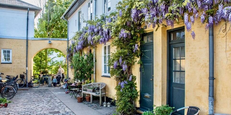 Charmerende byhus i to etager