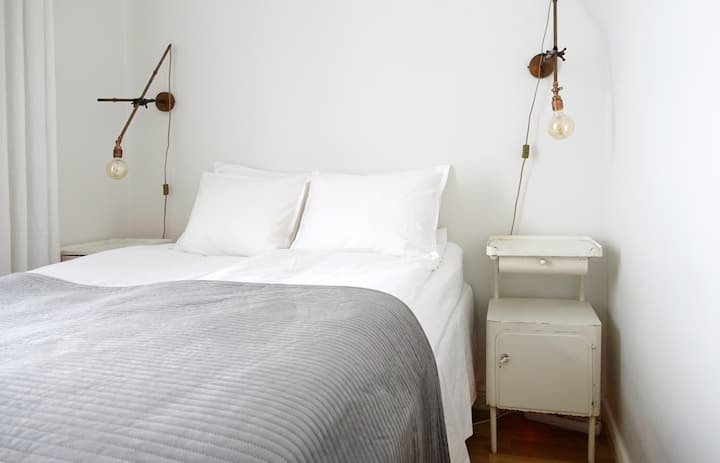 The comfortable quality bed is prepared with organic cotton bed linens. 