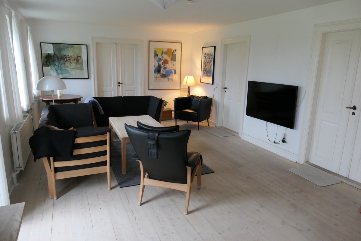 Na raspolaganju su mekani prostor za sjedenje i TV prostor za svakoga