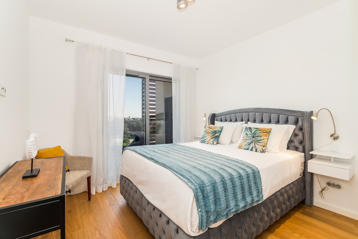 Chumba kilicho na kitanda cha watu wawili na ufikiaji wa mtaro.