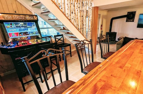 Hot Tub/Arcade/Pub/Golf/Beaches: The Lucky Duck!