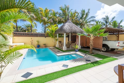 VILLA Bain Boeuf 150 from the beach, swimming pool