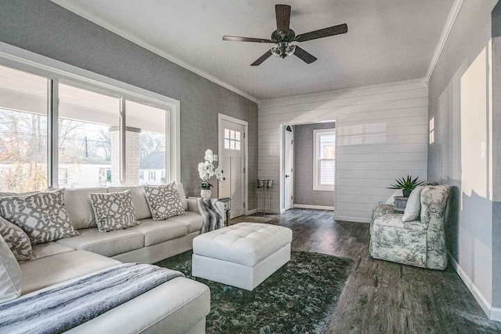 Walk To Notre Dame, Eddy St, Sleeps 12+, Parking - South Bend, IN
