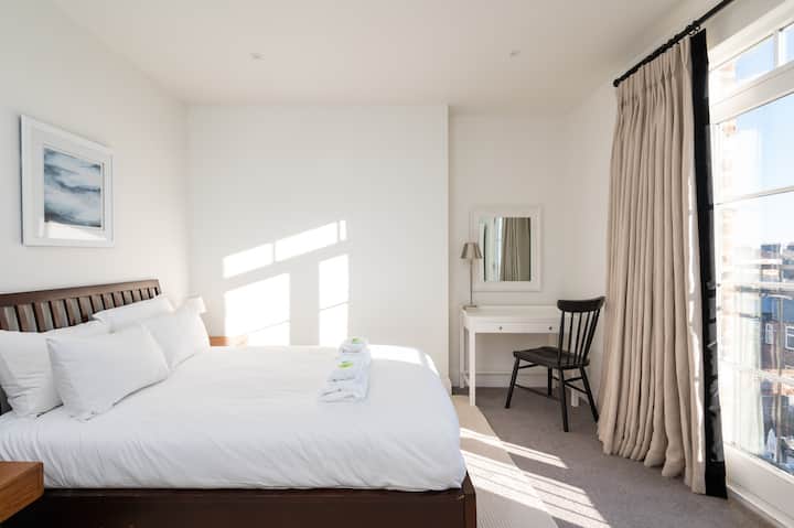 ห้องนอนคู่ที่สองไปทางด้านหลังของที่พัก