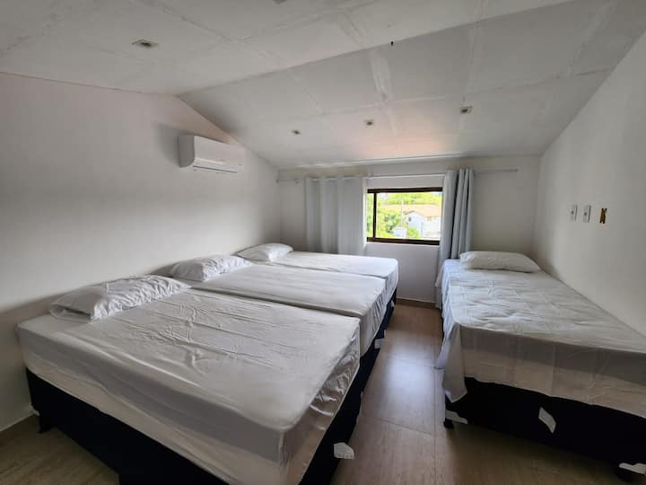 ოთახი მეორე სართულზე.