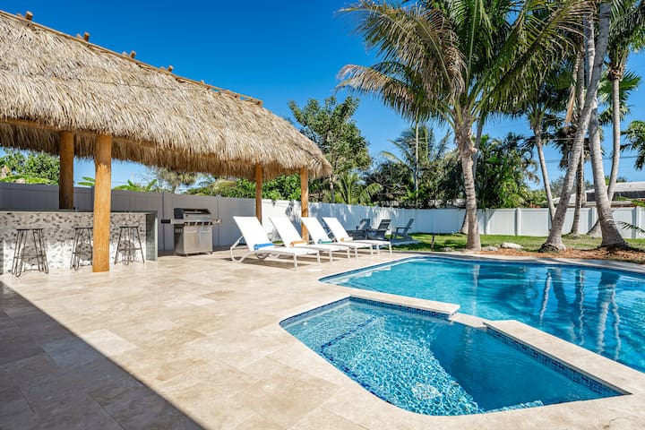 1 Mile to Beach – Heated Pool – FirePit – Pets Ok