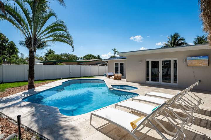 1 Mile to Beach – Heated Pool – FirePit – Pets Ok gallery image 2