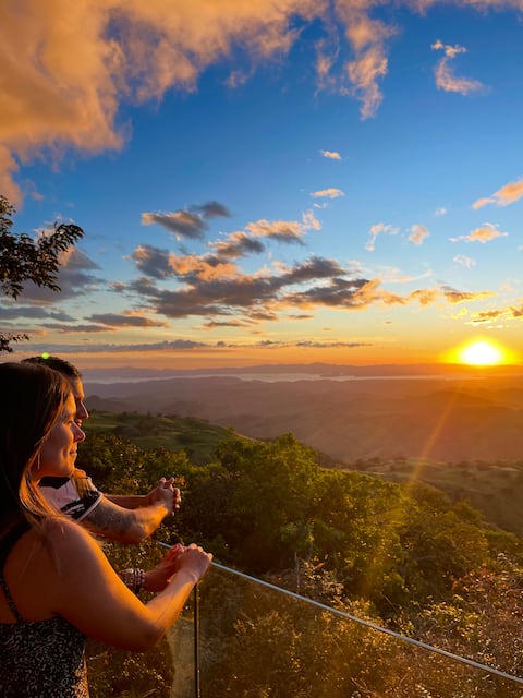 Chameleon Suite, Monteverde jacuzzi and pool.